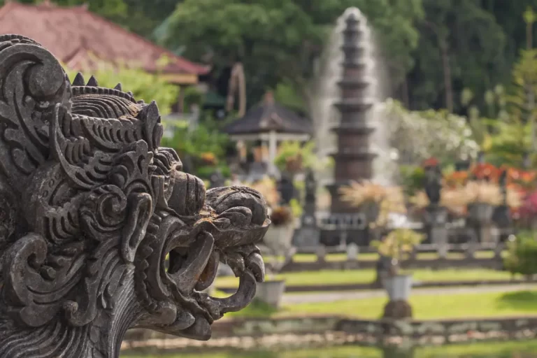 Experience the ultimate Bali getaway while discovering its most famous attractions.