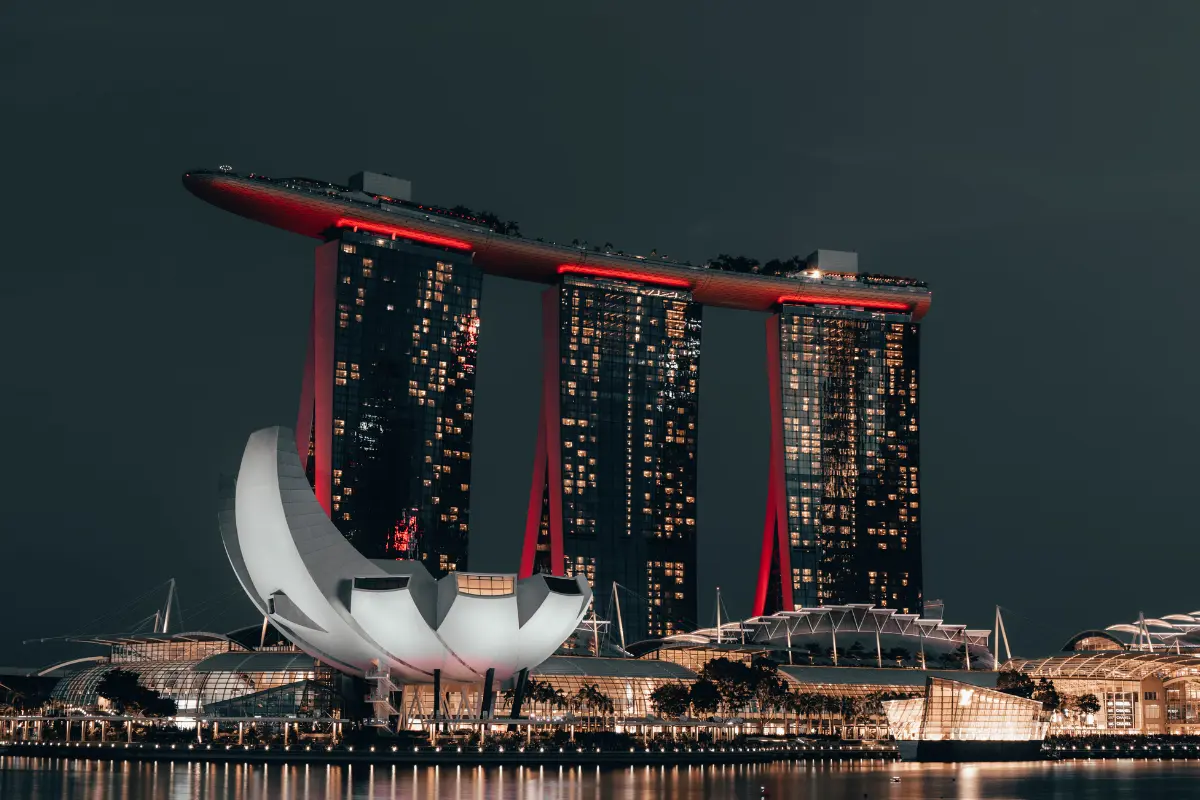 Immerse in the nightlife of Singapore's beautiful City.