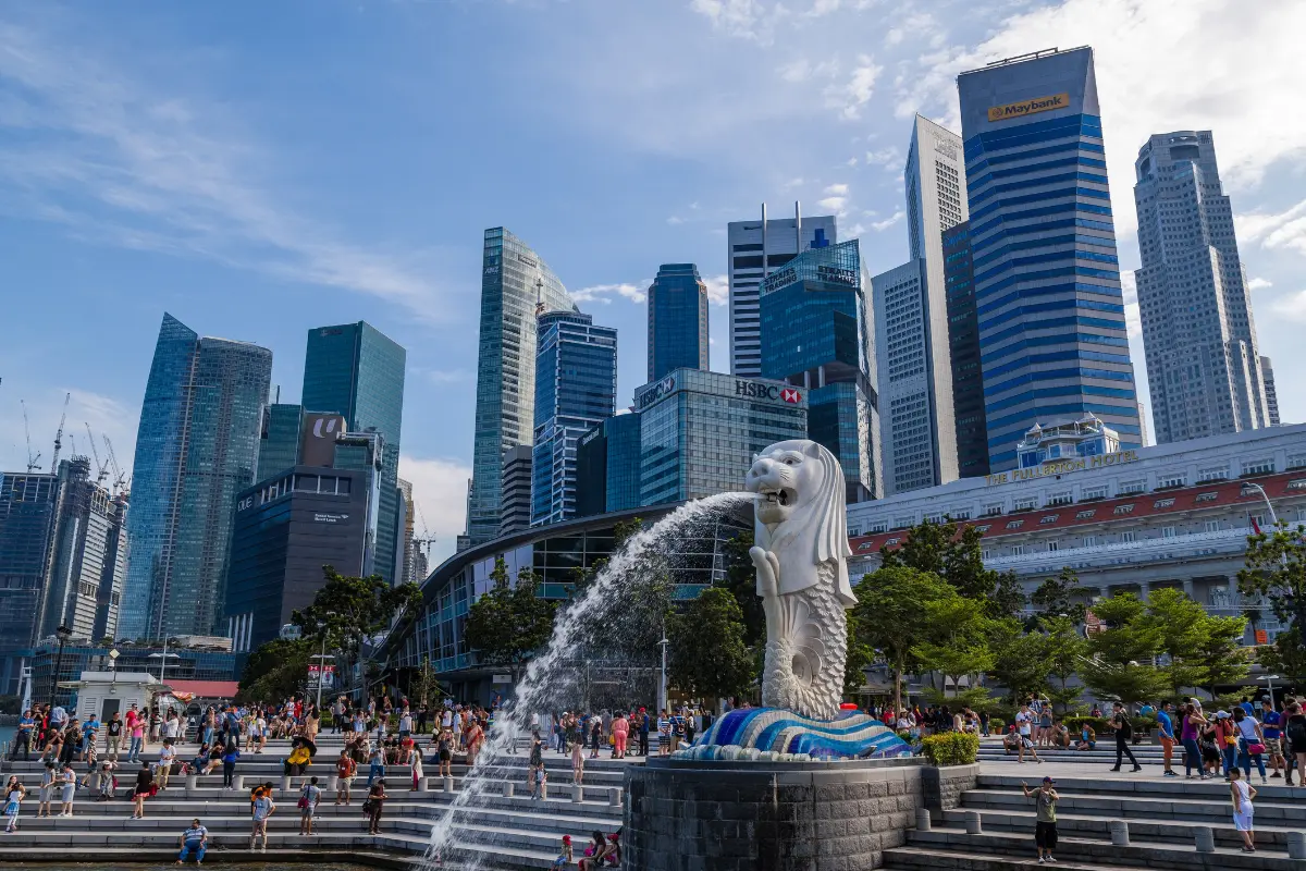 Relish in the delicious street food and beautiful scenery of Singapore.