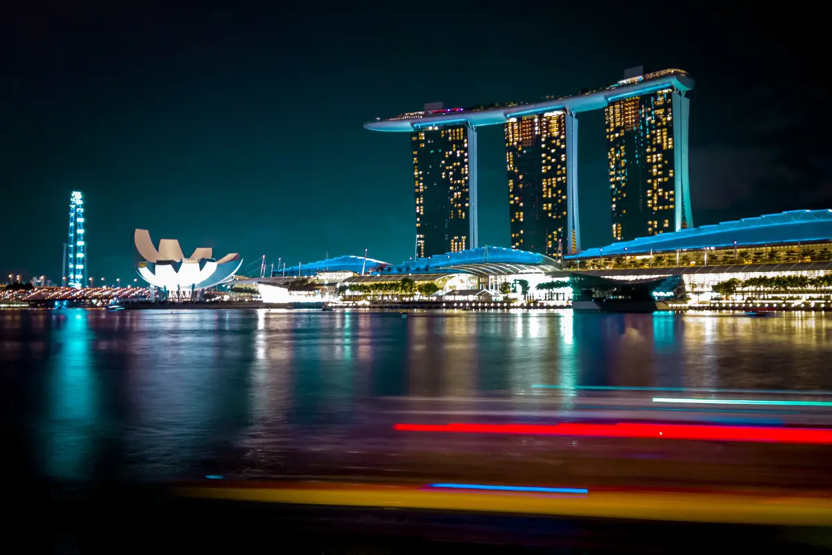 Admire the beautiful places of Singapore and enjoy the sunset views of Singapore and Kuala Lumpur.