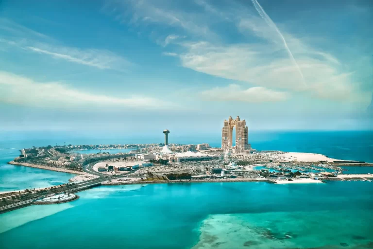 Explore the beautiful city of Dubai with your family and friends.