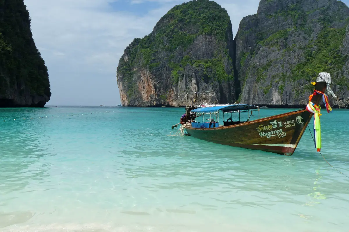Spend a beautiful time with your partner in Thailand.