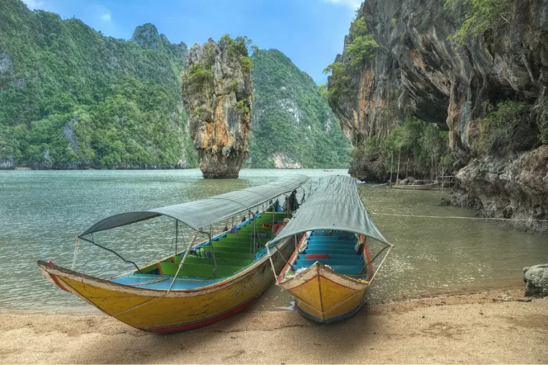 Relax on a beautiful beach in Thailand and enjoy an elegant view with your loved one.