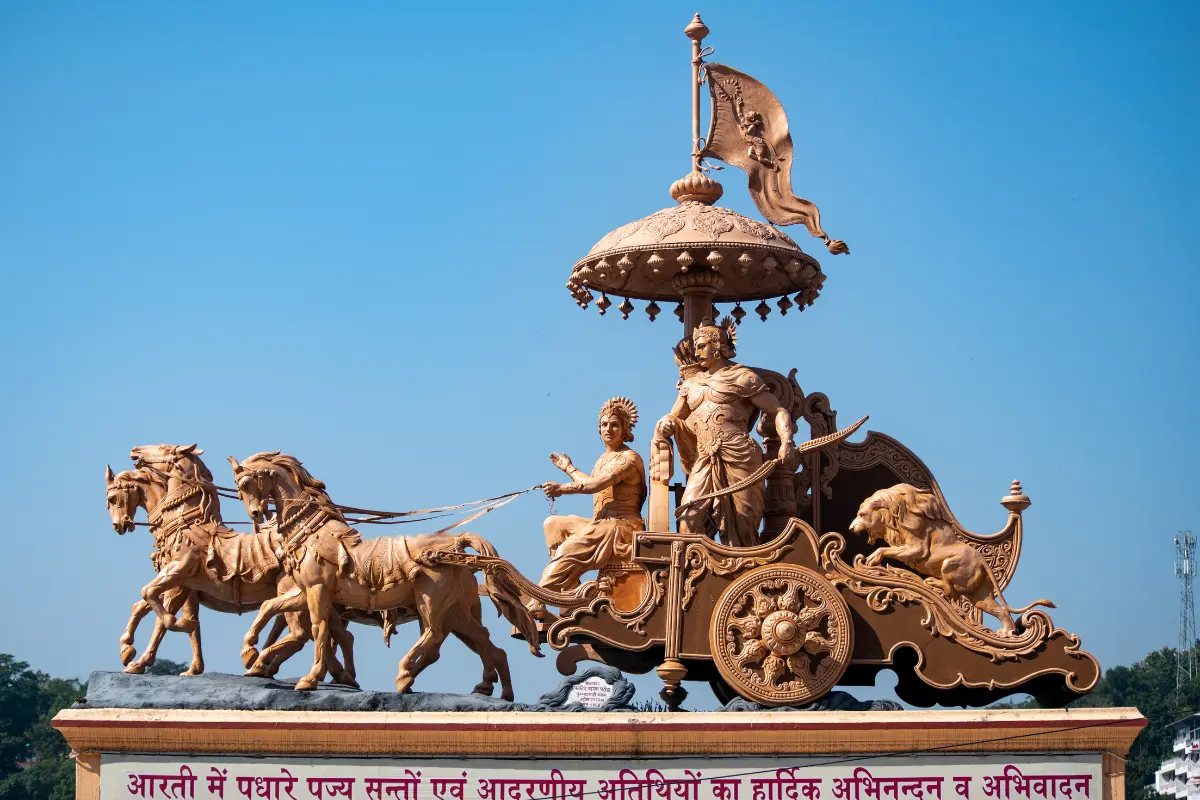 Explore Uttarakhand's beautiful places with your friend and enjoy the trip.