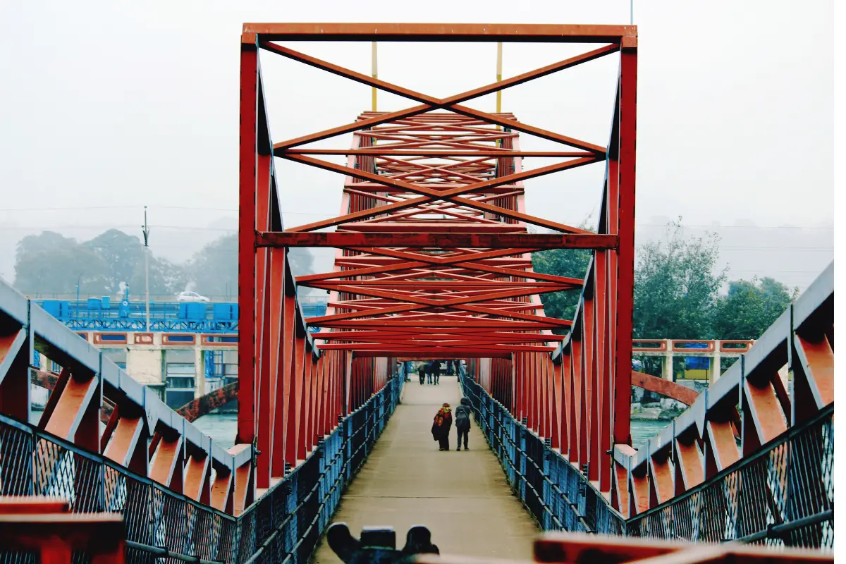 Explore the picturesque hill station of Mussoorie and capture memory.