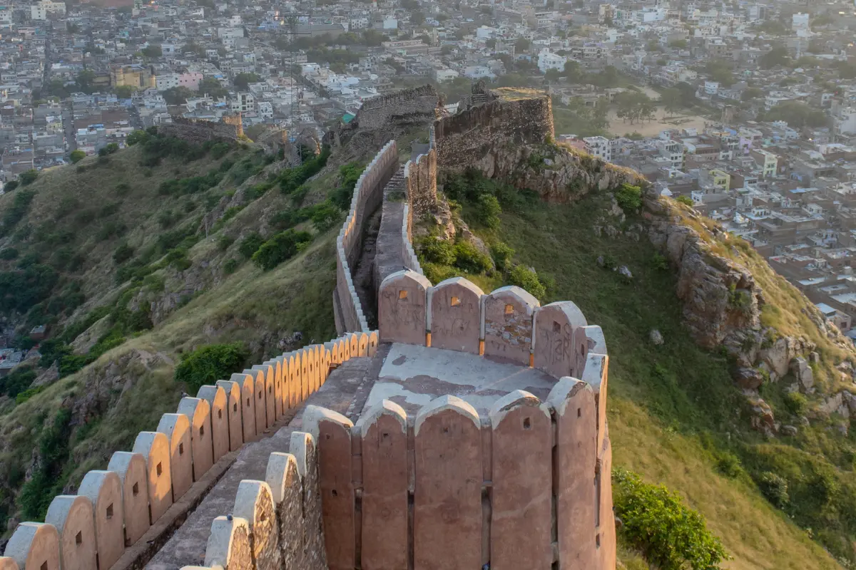 Enjoy the beauty of lakes and palaces, which are surrounded by the green hills.